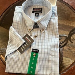 Kirkland Signature men’s shirt sleeve plaid shirt. NWT. Size XL.